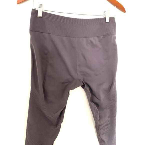 Fabletics Shadow Mid Rise Seamless Rib 7/8 Leggings Compression Sculpt Yoga Sz M - Picture 9 of 9